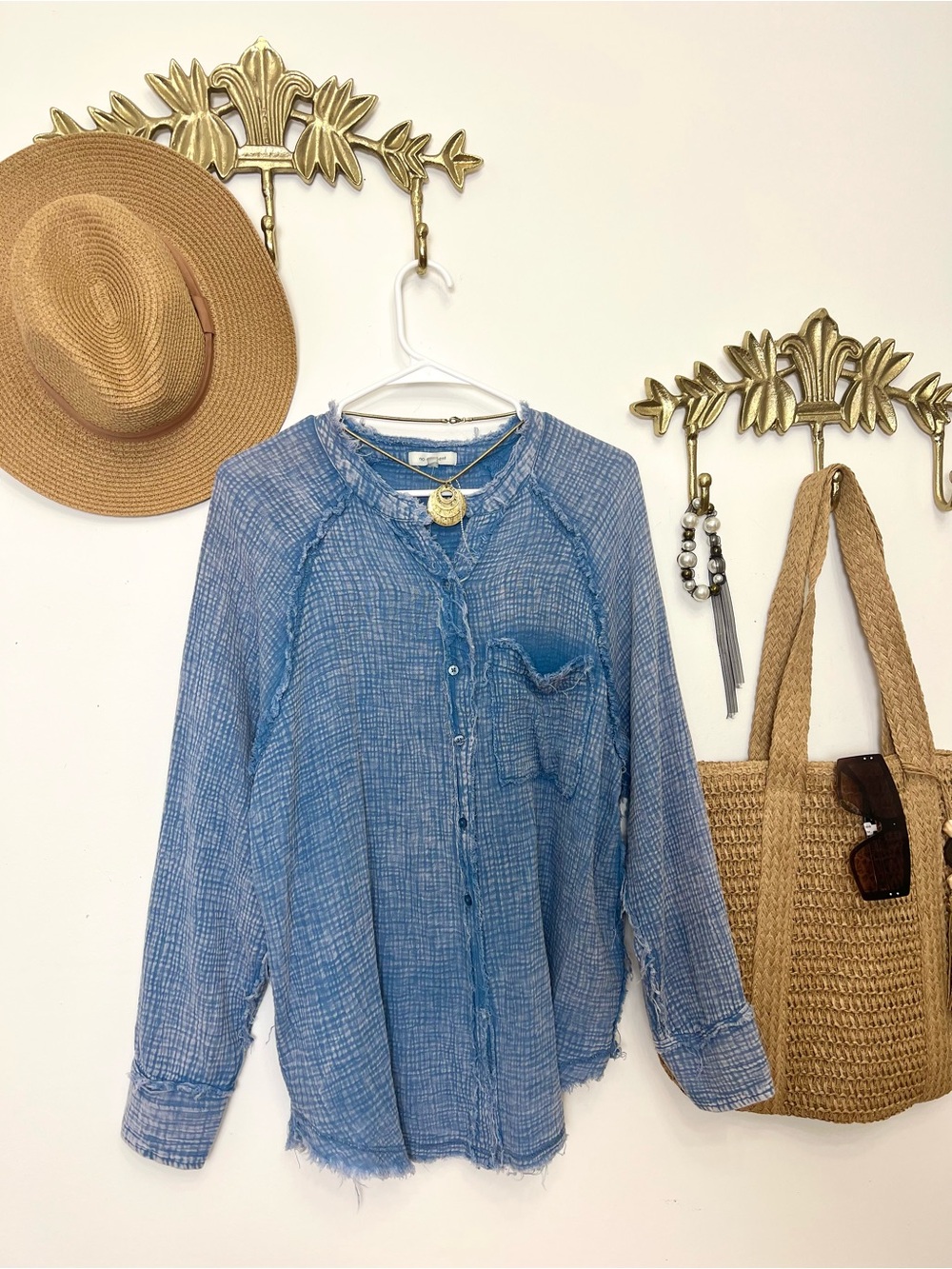 🆕Light Blue Gauze Button-Up Shirt L ptp 25” l 28”